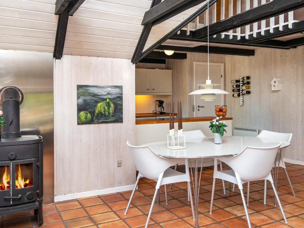 7 Person Holiday Home In R M Vesterhede Exteriör bild